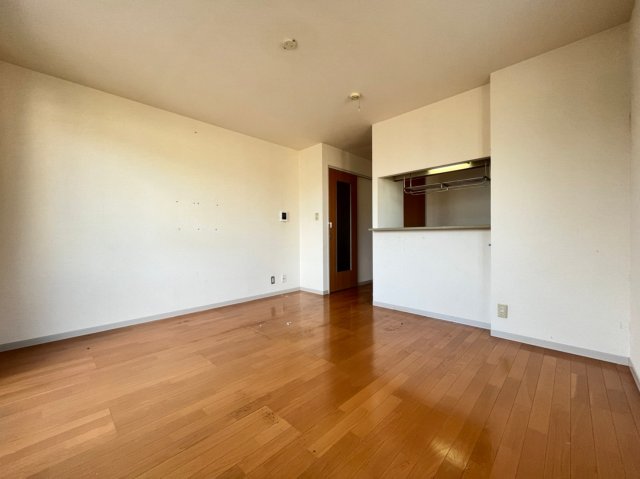 居室・リビング　別号室の写真です。ご参考までに