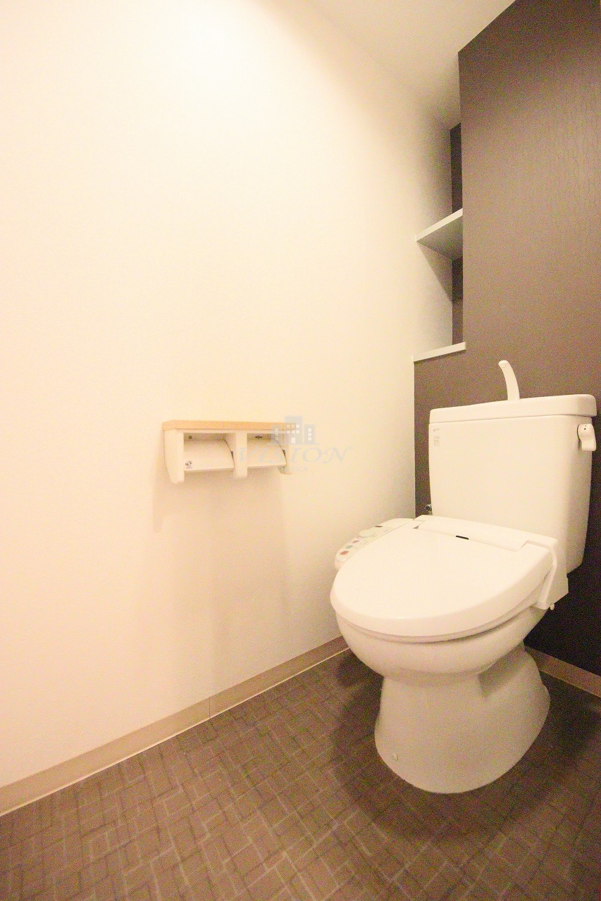 トイレ　室内写真は別タイプのものです