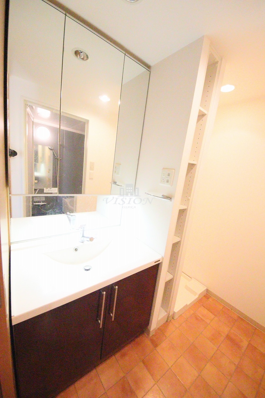 洗面設備　室内写真は別タイプのものです