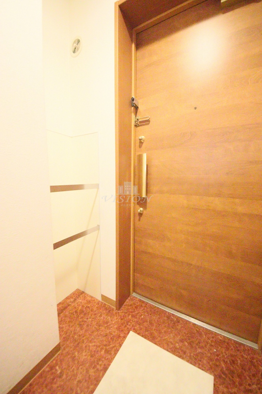 玄関　室内写真は別タイプのものです