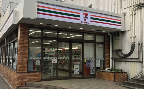 コンビニ　セブンイレブン（コンビニ）まで443m