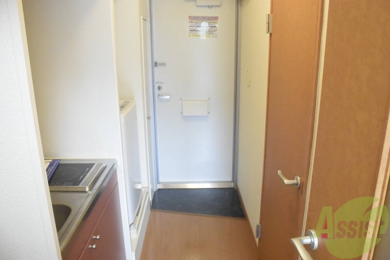 玄関　玄関には靴箱もついております