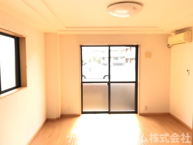 居室・リビング　室内