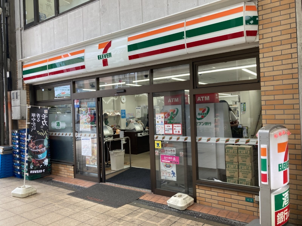 コンビニ　セブン-イレブン 十三駅西口店（コンビニ）まで263m