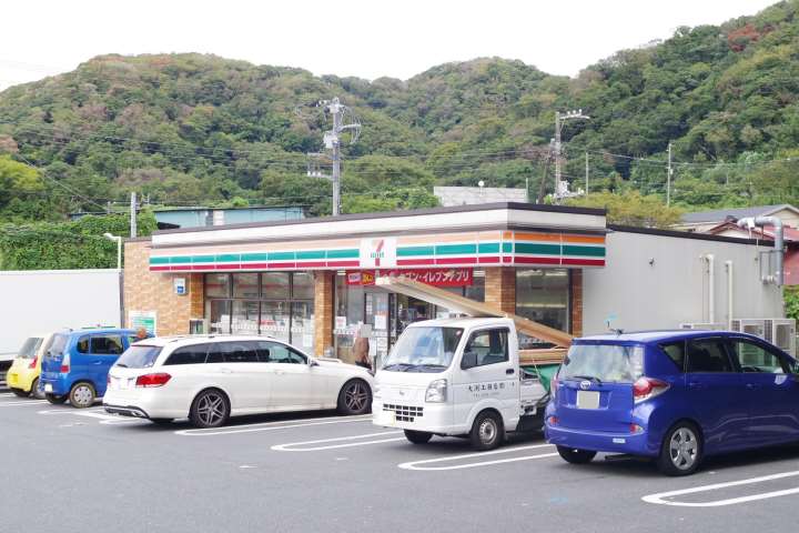 コンビニ　セブンイレブン　横須賀須軽谷（コンビニ）まで1510m
