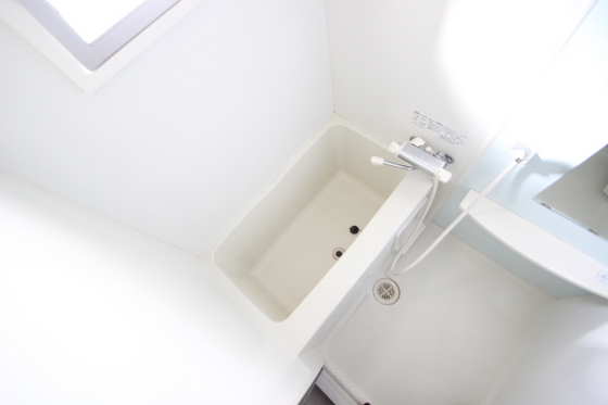 バス・シャワールーム　※別部屋の写真です