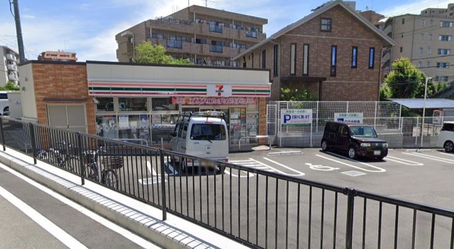 コンビニ　セブンイレブン　豊中新千里南町店（コンビニ）まで654m