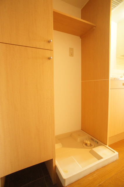 その他　雨の日でもお洗濯ができて安心の室内洗濯機置場付です！