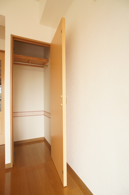 収納　パイプハンガーがあると、畳まず衣類を掛けれて便利ですね♪