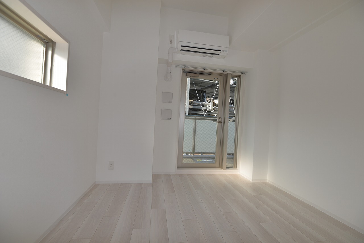 居室・リビング　同マンションの別部屋の写真です