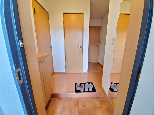 玄関　※他室写真～現況優先