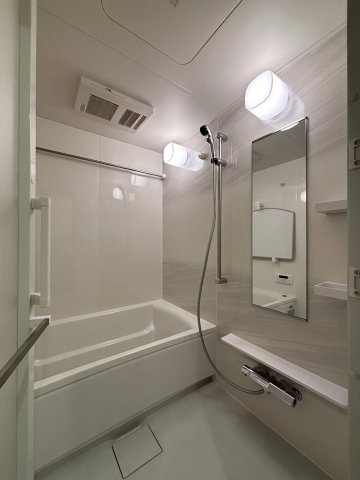 バス・シャワールーム　浴室乾燥機付きバスルーム