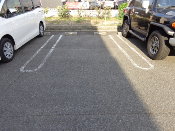 駐車場　駐車場