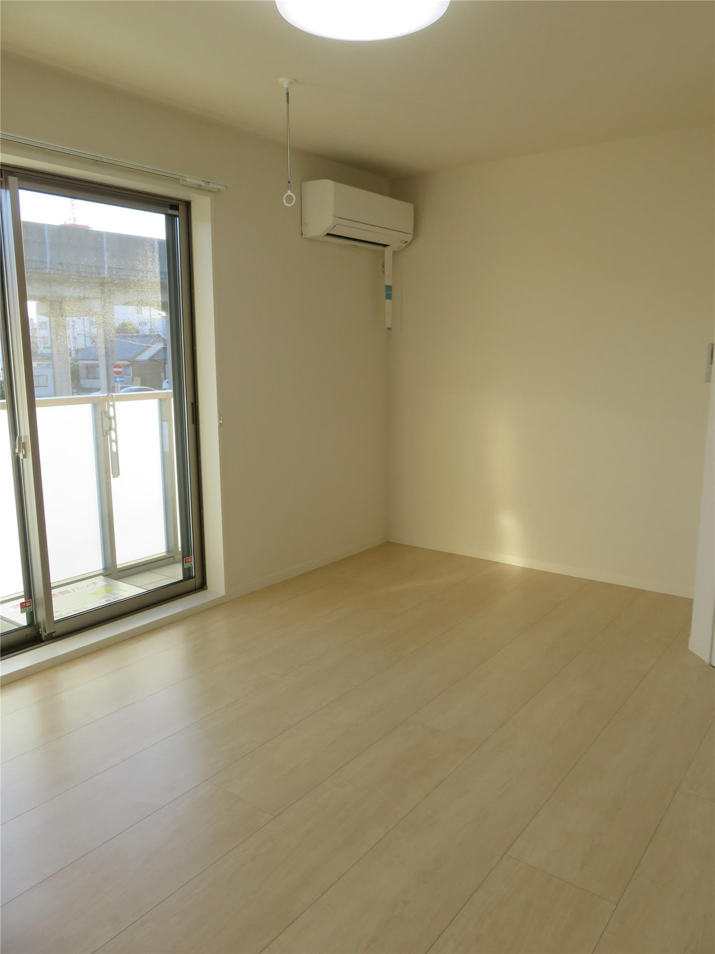 居室・リビング　※206号室参考写真