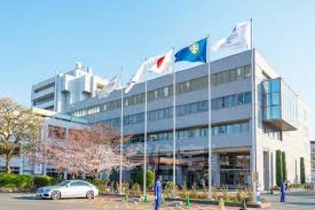 役所　吹田市役所（役所）まで2303m