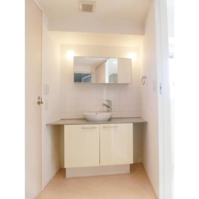 洗面設備　写真は同タイプ住居です。