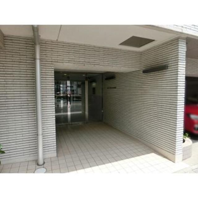 エントランス　落ち着いたエントランスです