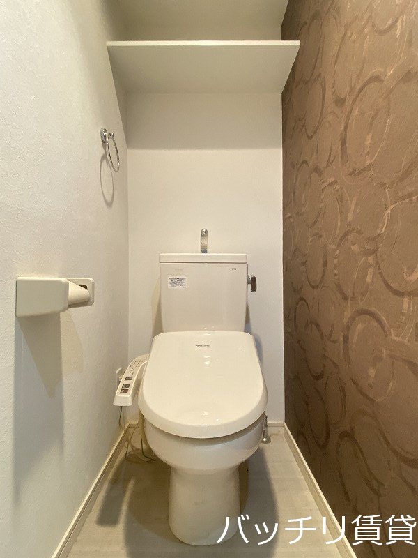 トイレ　画像は別号室タイプの為、現状を優先致します。
