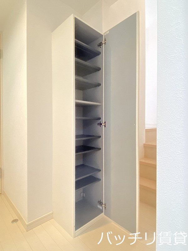 玄関　同型タイプの為、現状を優先致します。