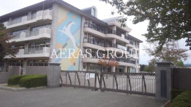 小学校　越谷市立出羽小学校（小学校）まで637m