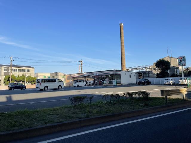 コンビニ　セブン－イレブン小倉東港店（コンビニ）まで989m