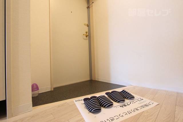 玄関　横幅のある玄関スペース。