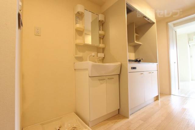 洗面設備　人気の設備。独立洗面台あります。