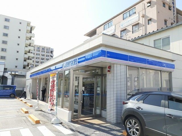 コンビニ　ローソンおもろまち駅前店（コンビニ）まで70m