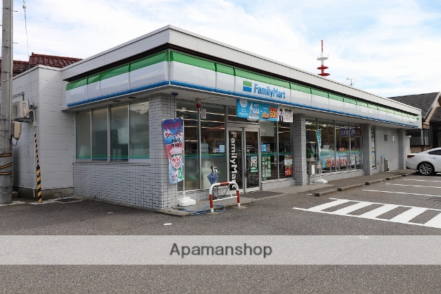 コンビニ　ファミリーマート金沢泉本町店（コンビニ）まで550m