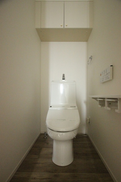 トイレ　同物件、別号室のものです。