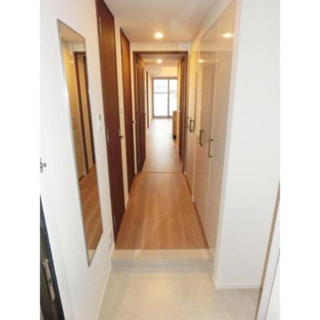 玄関　※写真は同タイプ住戸です。