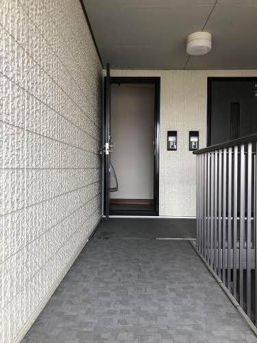 エントランス　玄関前
