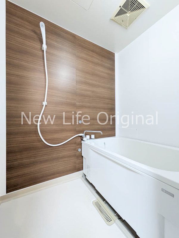 バス・シャワールーム　アクセントパネルがおしゃれな浴室です☆