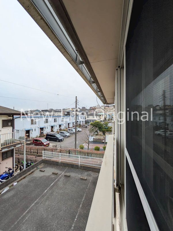 バルコニー　バルコニー前面が駐車場になっていますので、日当たり良好☆