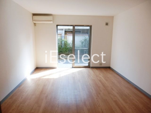 居室・リビング　ゆったりとした居室でレイアウト自由