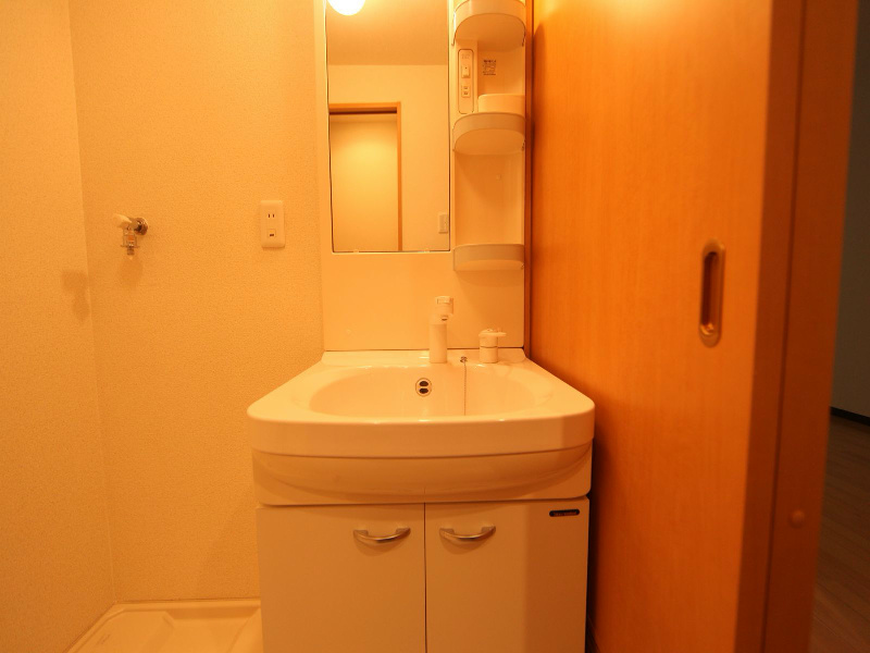 洗面設備　脱衣所　独立洗面台（シャンプードレッサー）洗濯機用意できます