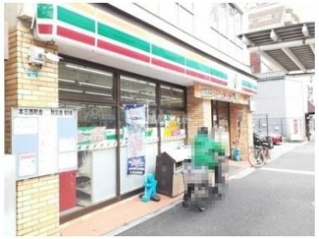 コンビニ　セブンイレブン中野中央3丁目店（コンビニ）まで215m