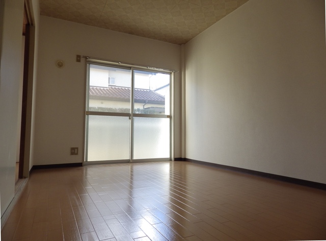 居室・リビング　同建物別号室