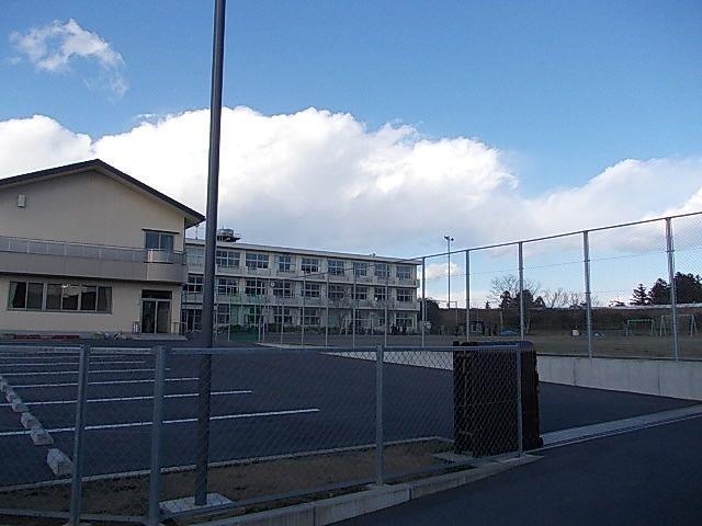 その他共有部分　菊川市立横地小学校まで900m