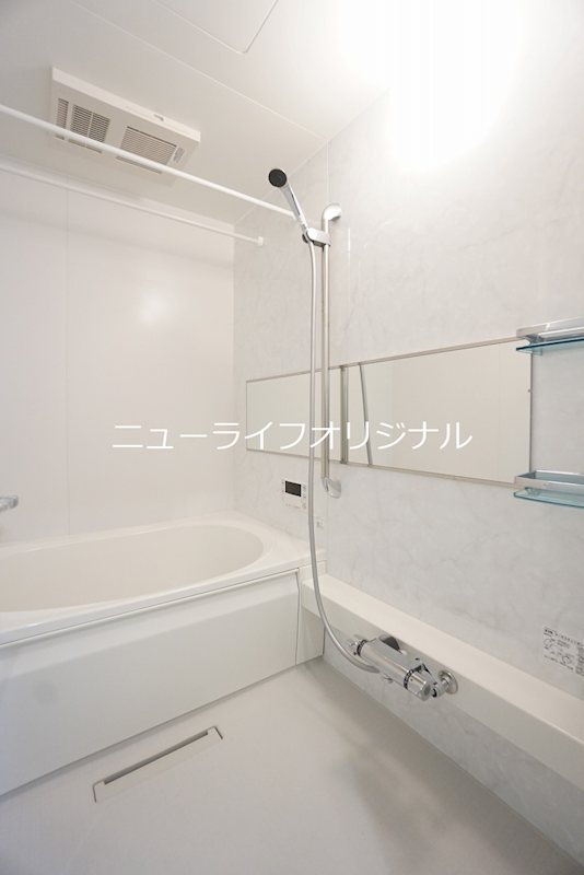 バス・シャワールーム　広々とした浴室