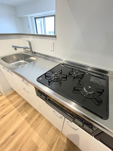 キッチン　グリル・3口ガスコンロ付き