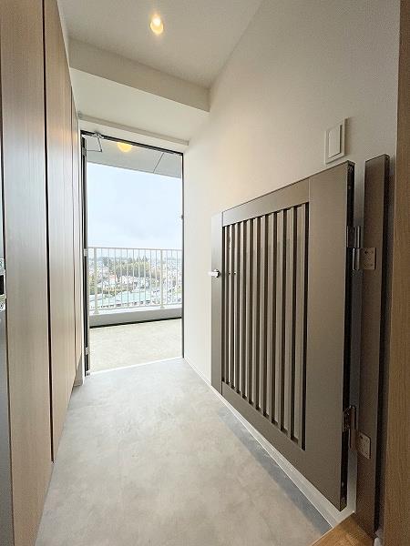 玄関　玄関内側