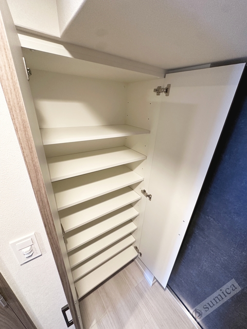 玄関　沢山の靴を収納可能です