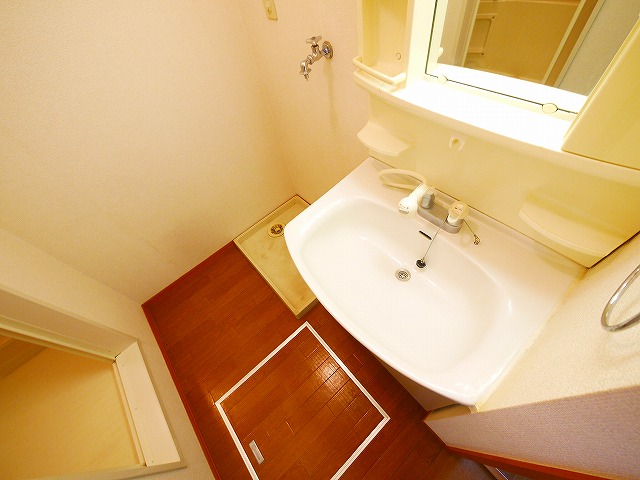 洗面設備　コンパクトで使いやすい洗面所