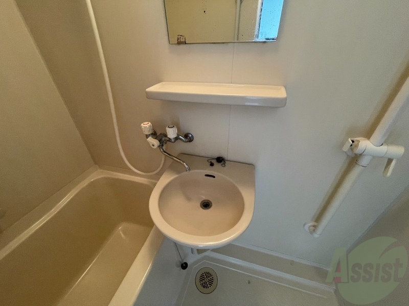 洗面設備　洗面台は浴室にあります。掃除がしやすそうですね。