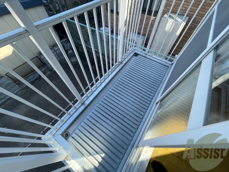 バルコニー　バルコニーは洗濯物を干すのに十分な広さがありますね。