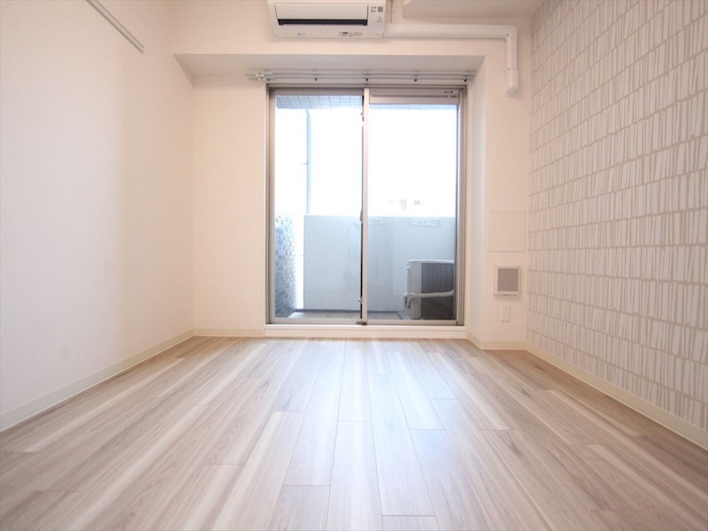 バルコニー　洋室6.1帖　エアコン完備　クローゼット付　バルコニー