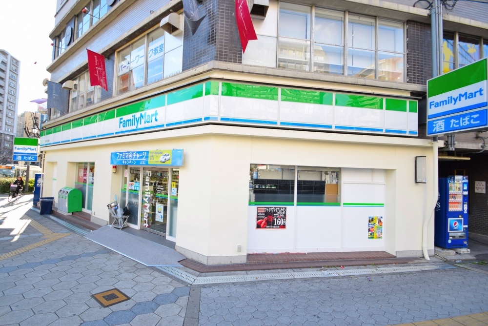 コンビニ　ファミリーマート谷町千日前通店（コンビニ）まで127m