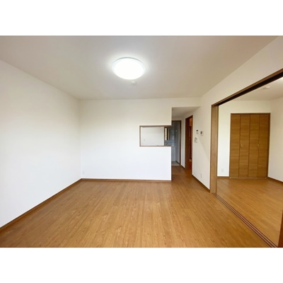 その他部屋・スペース　【南向きの広々リビング♪】