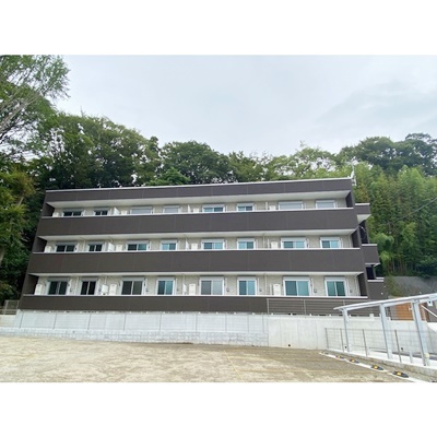 建物外観　【南向きの広々リビング♪】